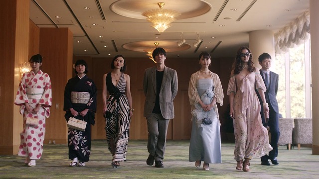 ドラマ　百万円の女たち　パーティへ向かう道間と５人の女たち